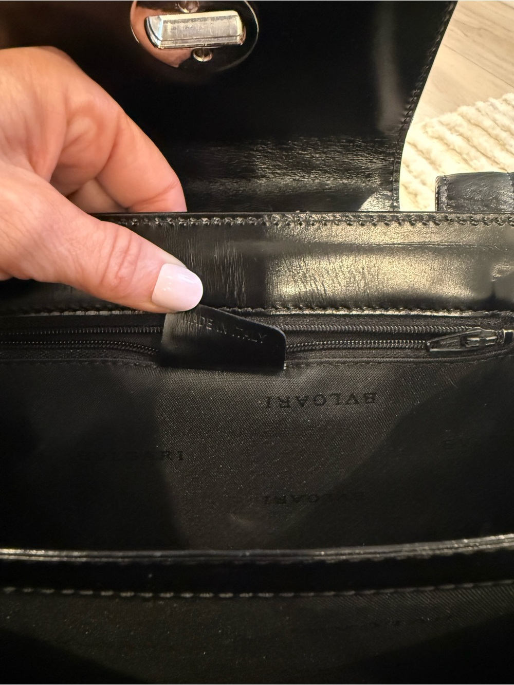 BVLGARI patent leather one strap shoulder bag with dust bag - Picture 10 of 12